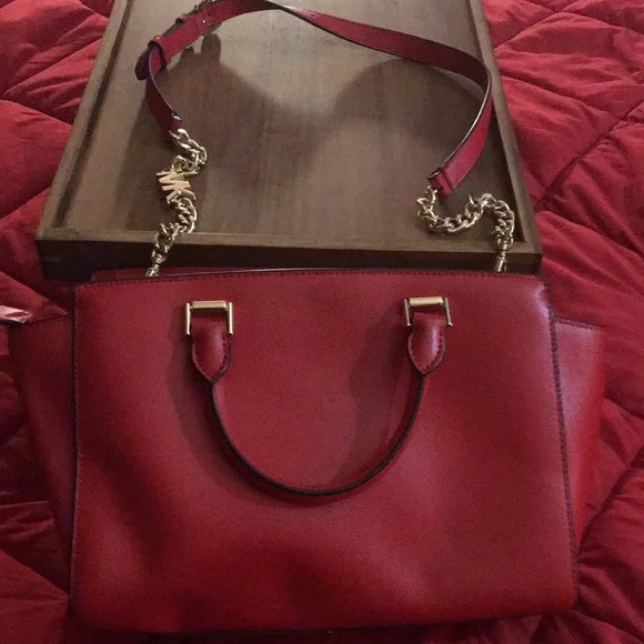 SOLD‼️AUTHENTIC MICHAEL KORS HANDBAG (USED ONCE) GORGEOUS RED COLOR SEEALL LPICS - Picture 7 of 13
